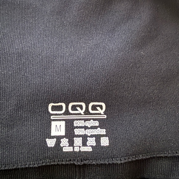 Elegant Black Long Sleeve Crop Top - Picture 7 of 8